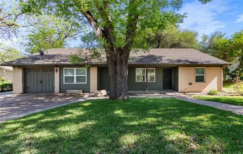 710 Deer Ridge Dr, Woodway, TX 76712