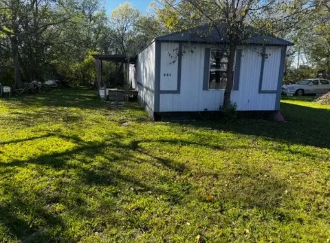 305 N Belknap St, Mexia, TX 76667