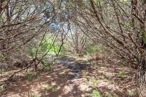 11214 Tree Lake Dr, Waco, TX 76708 photo 2