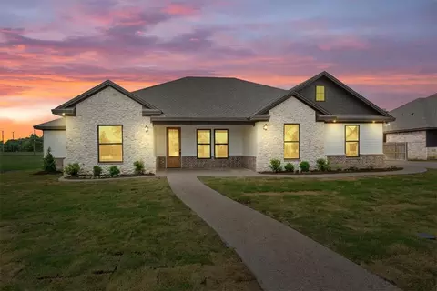 200 Fox Run Ln, Waco, TX 76706
