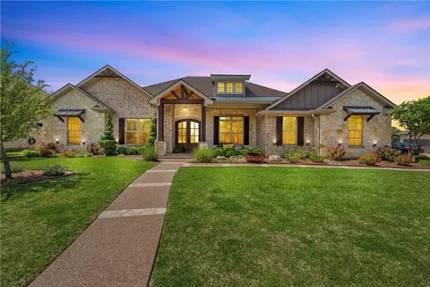 1145 Castle Bluff Cir, Woodway, TX 76712