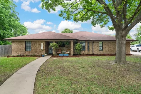 204 Crescent Dr, Hewitt, TX 76643