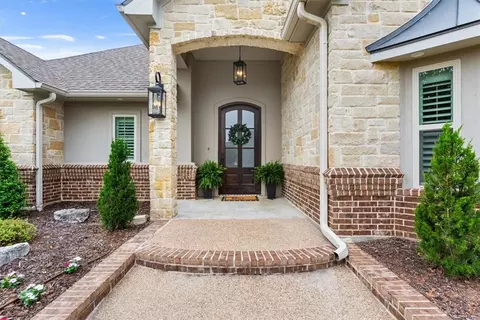 186 Stone Lake Dr, Woodway, TX 76712
