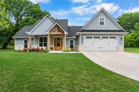 422 12th St, Valley Mills, TX 76689
