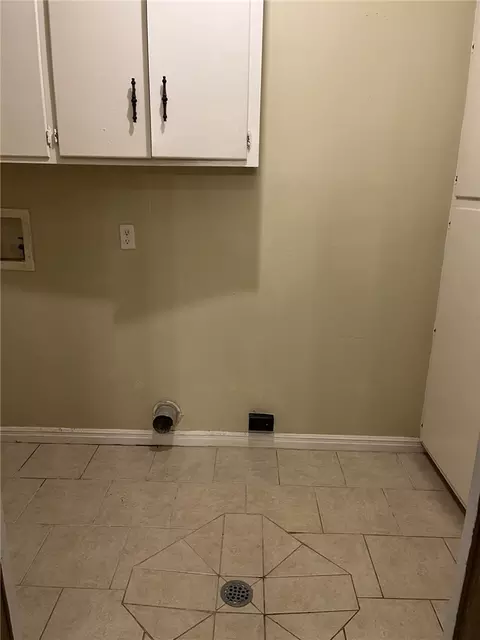 125 Austin St, Mcgregor, TX 76657 photo 8