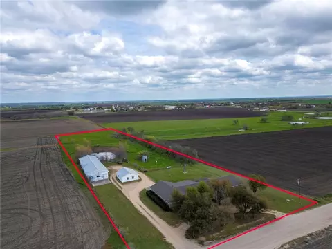 226 Cr 379, Lott, TX 76656