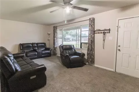 415 E Ave E Ave, Rosebud, TX 76570 photo 4