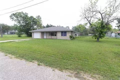 415 E Ave E Ave, Rosebud, TX 76570 photo 2