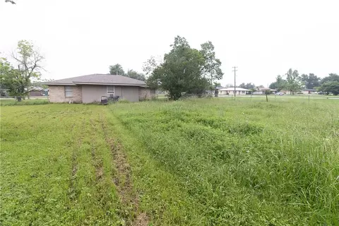 415 E Ave E Ave, Rosebud, TX 76570 photo 3