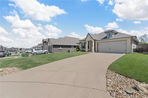 10205 Driskill Dr, Waco, TX 76708 photo 2