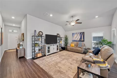 10205 Driskill Dr, Waco, TX 76708 photo 3