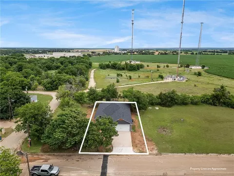 202 Johnson St, Mcgregor, TX 76657 photo 4