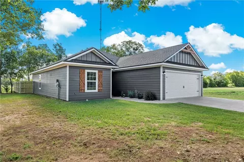202 Johnson St, Mcgregor, TX 76657 photo 3