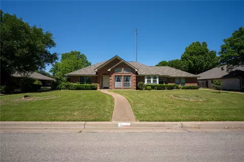 609 Harvest Ln, Mcgregor, TX 76657