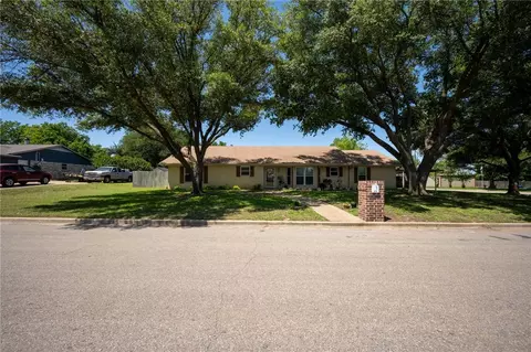10701 Hiawatha Dr, Waco, TX 76712