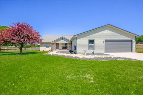372 Bluebonnet Ln, Lorena, TX 76655