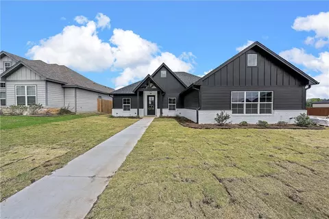 9901 Bridlewood Ln, Waco, TX 76708