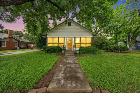 411 S Adams St, Mcgregor, TX 76657