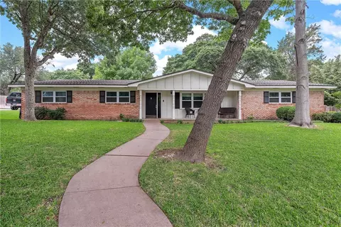 408 Elmwood Rd, Woodway, TX 76712