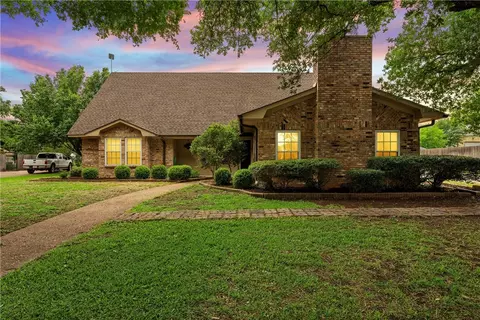 207 Coventry Dr, Hewitt, TX 76643