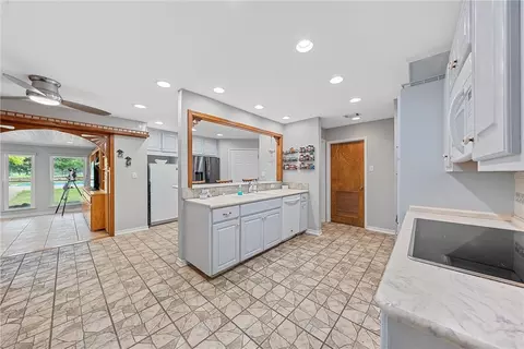 207 Coventry Dr, Hewitt, TX 76643 photo 9