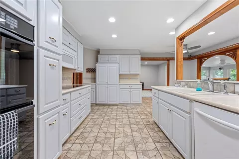 207 Coventry Dr, Hewitt, TX 76643 photo 10