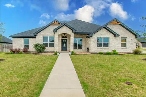 900 Morgan St, Hewitt, TX 76643