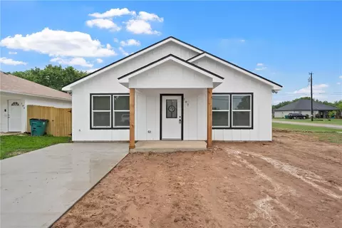 107 Garfield St, Mcgregor, TX 76657