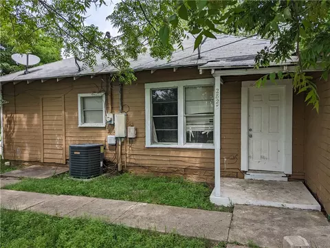 2825 N 22nd St, Waco, TX 76708
