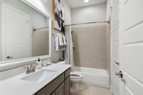 Bath - 200 Rosetree Ct, Hewitt, TX 76643 photo 6 of 6