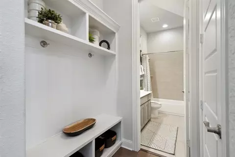Entry Way - 200 Rosetree Ct, Hewitt, TX 76643 photo 5 of 10