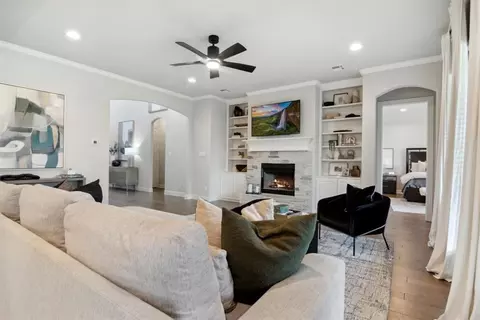 Living - 200 Rosetree Ct, Hewitt, TX 76643 photo 3 of 3