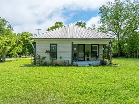 301 S Pecan St, Milford, TX 76670