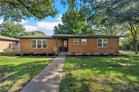 2101 Trinity Dr, Waco, TX 76710 photo 2