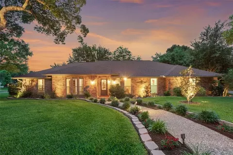 1003 Ivy Ann Dr, Woodway, TX 76712