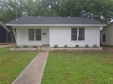 3112 N 30th St, Waco, TX 76708