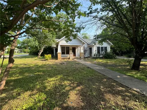 114 S Avenue J, Clifton, TX 76634