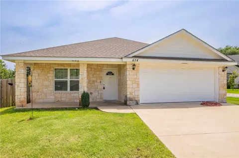 614 Powers Cir, Lacy Lakeview, TX 76705