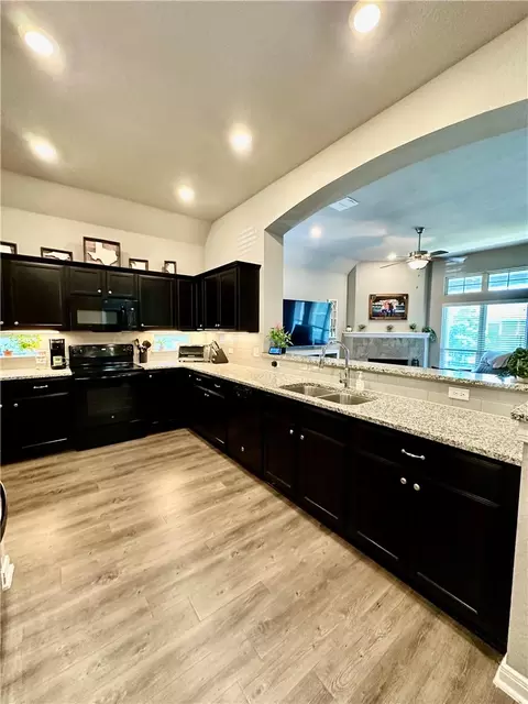 10241 Biltmore Dr, Waco, TX 76708 photo 5