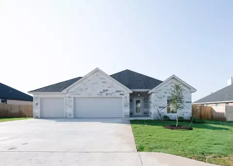 816 Secretariat Dr, Hewitt, TX 76643