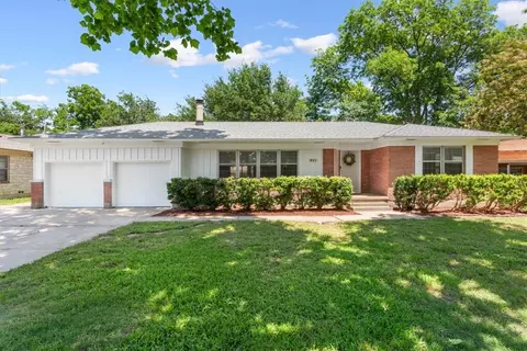 921 Emerson Dr, Waco, TX 76710