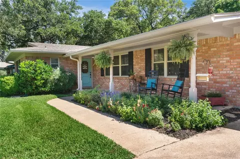 371 Broughton Dr, Woodway, TX 76712