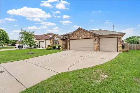 5400 Flat Iron Dr, Waco, TX 76708 photo 2