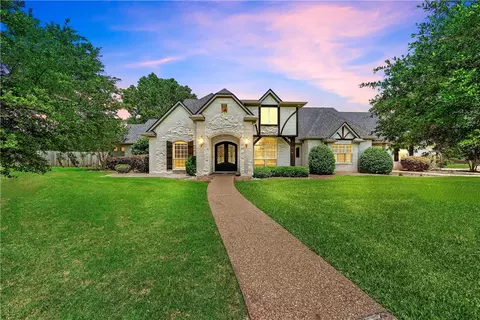 406 Winding Creek Ln, Mcgregor, TX 76657