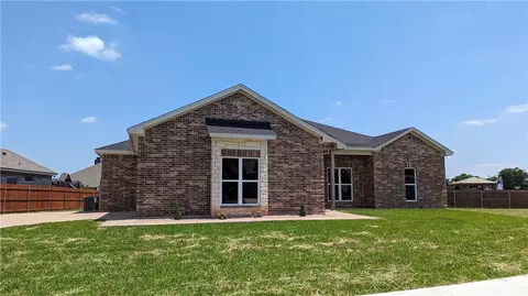 910 Cumberland St, Mcgregor, TX 76657 photo 4