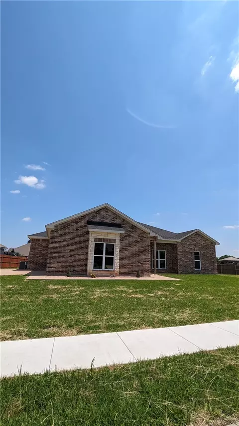 910 Cumberland St, Mcgregor, TX 76657 photo 5