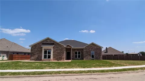 910 Cumberland St, Mcgregor, TX 76657 photo 3