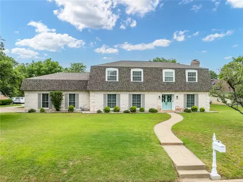 1116 Knotty Oaks Dr, Woodway, TX 76712