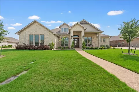 325 Stone Manor Dr, Mcgregor, TX 76657