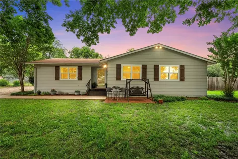 222 Norwood Dr, Woodway, TX 76712